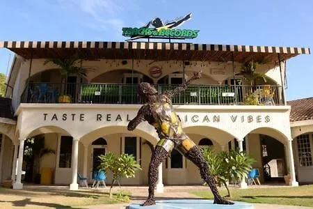 Hospitalityexpert Charming 4 Bedroom Villa Sleeps 10 - Pool Hot Tub Beach & Private Chef Montego Bay Jamaïque