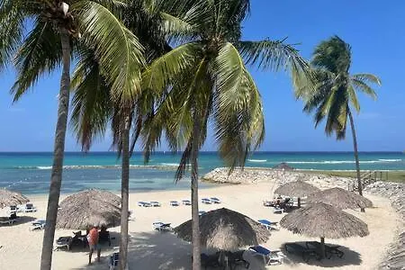 Hospitalityexpert Charming 4 Bedroom Villa Sleeps 10 - Pool Hot Tub Beach & Private Chef Montego Bay Jamaïque