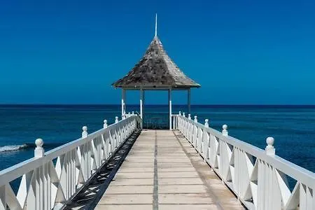 Hospitalityexpert Charming 4 Bedroom Villa Sleeps 10 - Pool Hot Tub Beach & Private Chef مونتيغو باي