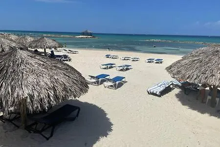 Hospitalityexpert Charming 4 Bedroom Villa Sleeps 10 - Pool Hot Tub Beach & Private Chef مونتيغو باي 0*,  جامايكا