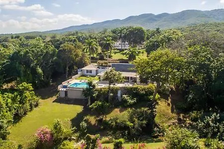 Hospitalityexpert Charming 4 Bedroom Villa Sleeps 10 - Pool Hot Tub Beach & Private Chef مونتيغو باي